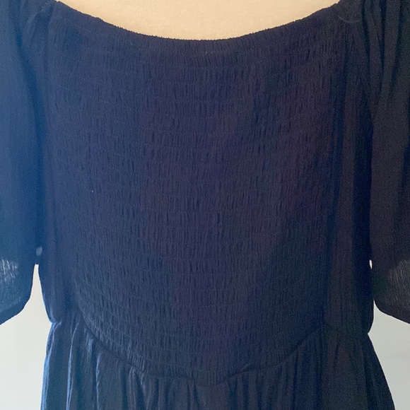 NWT Back of bodice is elasticized. Scoop neck, can be worn on/off shoulder - Picture 5 of 5